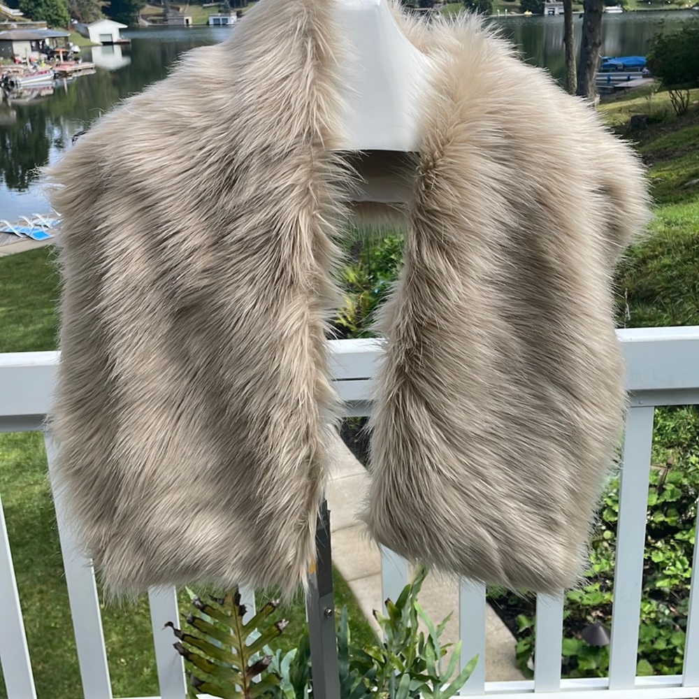 Pretty beige faux fur shawl